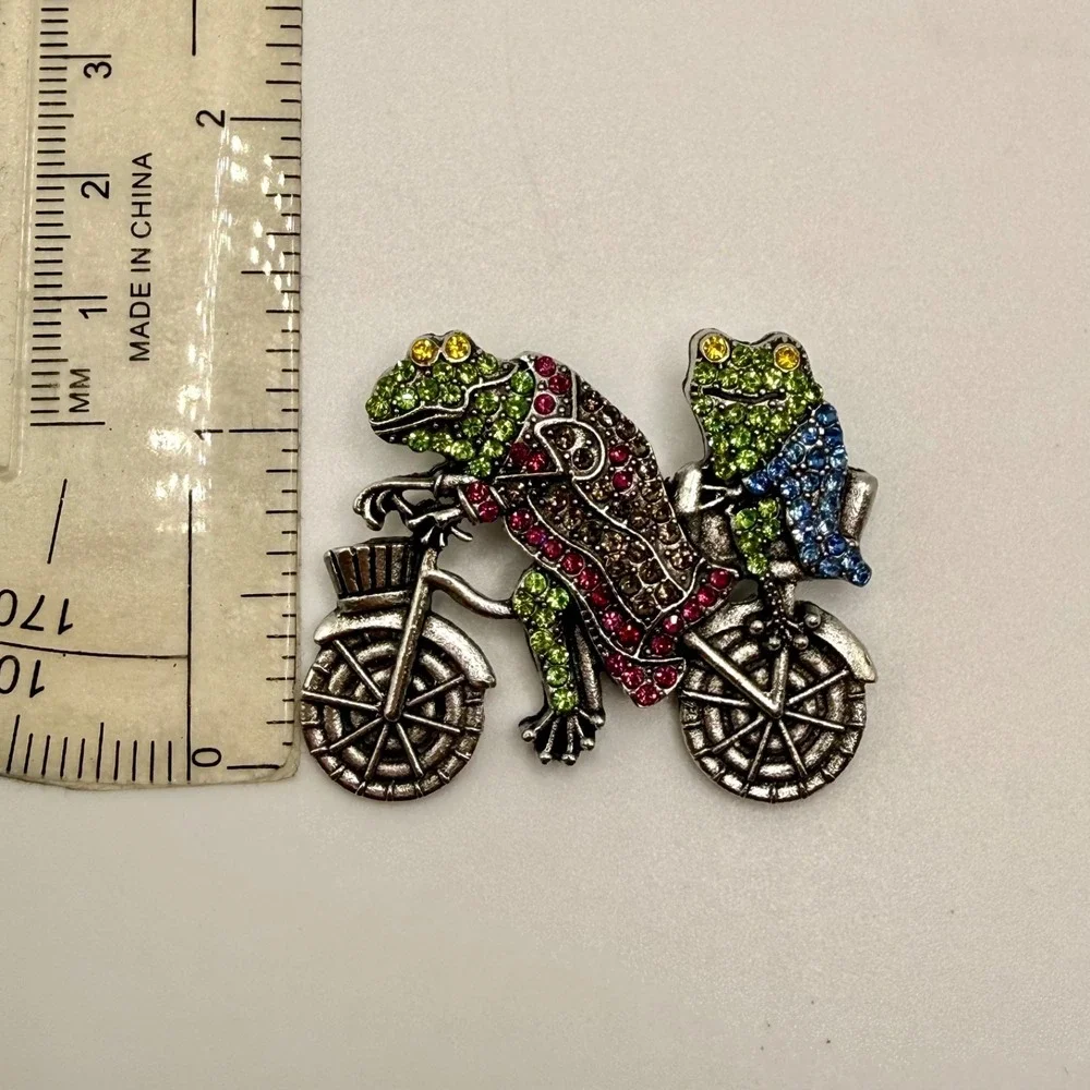 Mint Frog Bicycle Brooch Pin Silver Tone Crystal Rhinestone Metal Green Pink Blu
